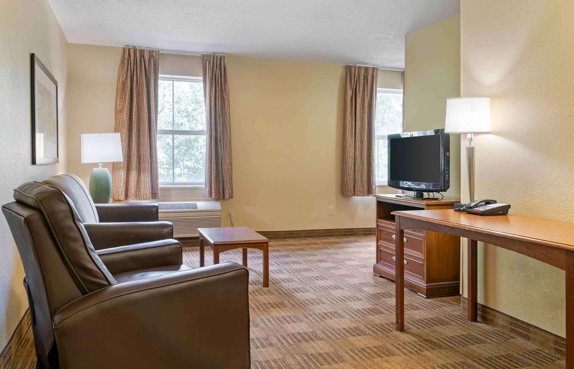Extended Stay America Suites - Detroit - Novi - Orchard Hill Place Northville Exterior photo